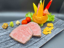 肉本来の旨味が凝縮された"極上のローストビーフ" 肉本来の旨味が凝縮された"極上のローストビーフ"