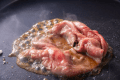 旨味が溢れ出す、極上のすき焼きをご堪能いただけます。