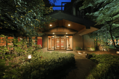 外観 玄関前（夕景）