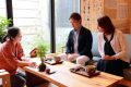 チェックインは、お抹茶をお愉しみいただきながらゆったりと＿＿＿。