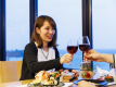 美しい景色に美味しいお料理。最高のシチュエーションによるディナータイムで“旅1番の笑顔”が溢れる