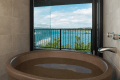 【部屋】美しい景色を眺めながらくつろげるバスルーム