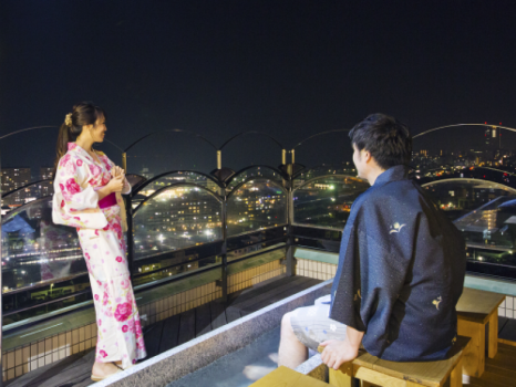 【テラス－あし湯－】夜景を眺めながら、手軽に温泉を楽しめます