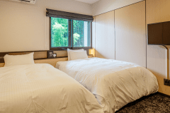 [スタンダードツイン－山側－]洋室（19平米＋120cm&times;2）／禁煙