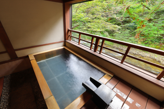 【露天風呂付和室Aタイプ（禁煙）】源泉掛け流し100％の専用露天風呂をご用意しております。