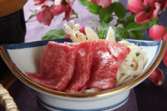 飛騨牛の豊かな旨みを牛鍋で