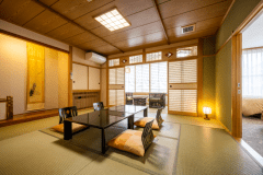 エレベーターに近い★【シモンズのベットで快適和洋室】