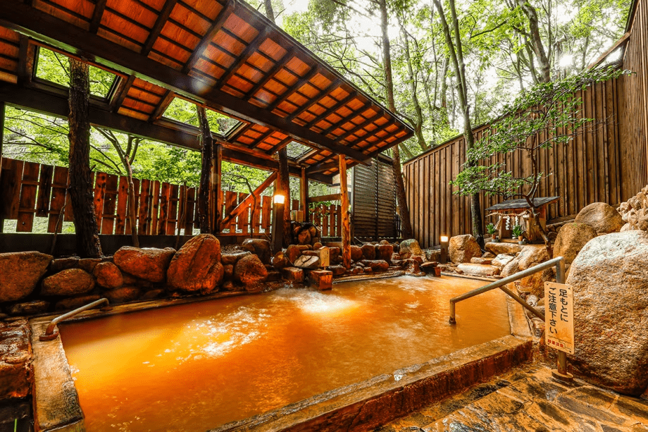 自家源泉の露天風呂「玉鉾(たまほこ)の湯」