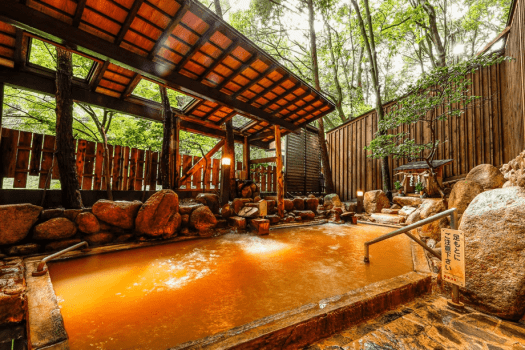 自家源泉の露天風呂「玉鉾(たまほこ)の湯」