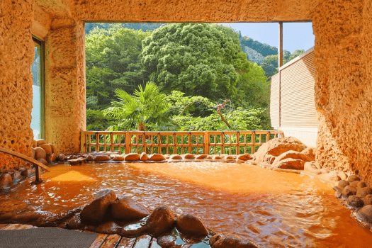 鴻朧館・露天風呂「金波の湯」。姉妹館・鴻朧館の露天風呂もご利用頂けます。