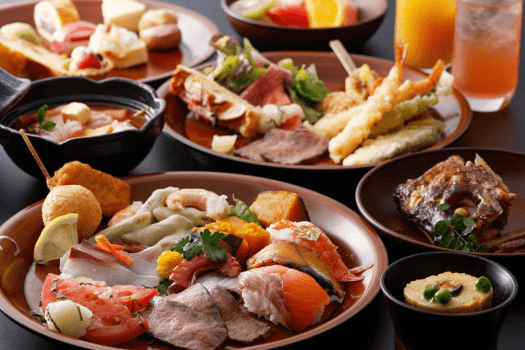 夕食ビュッフェの一皿。地元食材を活かした多彩な味わいを少しずつお楽しみください。