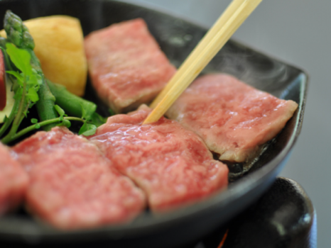 【一番人気☆熱々神戸ビーフ鉄板焼き&ビュッフェ♪】神戸の牛肉を味わうなら安心の游月山荘スタンダードで