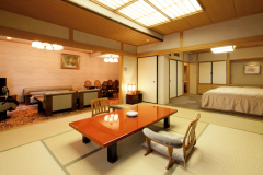 禁煙【露天風呂付き客室☆☆桐壺】ベッドルームと和室■８１平米