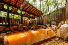 自家源泉の露天風呂「玉鉾(たまほこ)の湯」