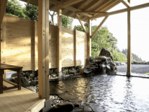 北アルプスと善光寺平を望む貸切展望露天風呂です。