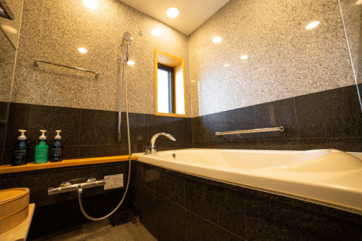 【ファミリーデラックスルーム】大浴場以外にお部屋のお風呂もご利用いただけます