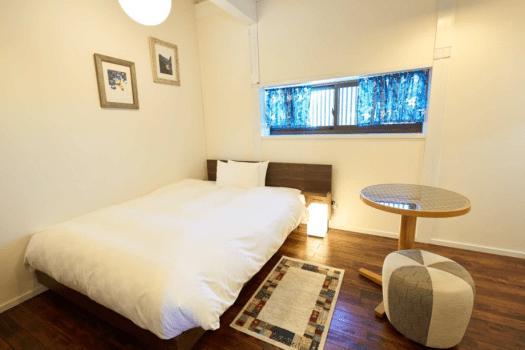 白を基調に和と洋をミックスしたさわやかな雰囲気のコンパクトなお部屋。