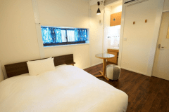 白を基調に和と洋をミックスしたさわやかな雰囲気のコンパクトなお部屋。