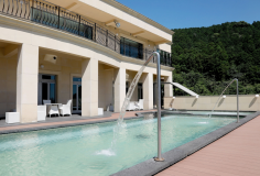 プライベートな屋外温泉プール