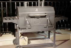 貸切利用のお客様にはBBQコンロなどの各種調理器具を貸し出しております。飲食材を持ち込んでいただき、お客様ご自身で調理して楽しむことも可能です。