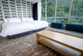 Both the bedroom and the Japanese-style room face east so that guests can wake up to a magnificent sunrise over Sagami Bay.