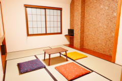 Japanese ensuite Room ( 2-3 people ) Japanese ensuite Room ( 2-3 people )