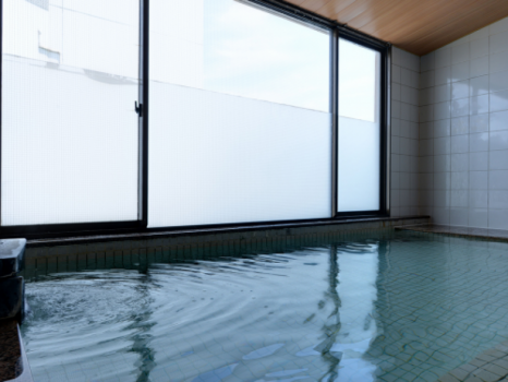 *【脱衣所（佐渡見の湯）】入浴後に休憩できる湯上り処。ご自由にご利用ください。