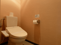 *【客室（トイレ）】全室に洗浄機能付トイレが備わっております。