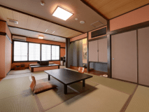 *【客室（本館和室12畳）】ご家族やグループでのご利用にもぴったりな広さをもつ客室です。