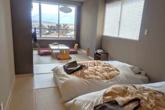 【富士を望む10畳＋8畳 二間和室】2026年リニューアル。富士山と精進湖の素晴らしい眺望が楽しめます。