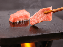 【夕食付】「甲州牛の溶岩焼き」と地元の食材を使った夕食を堪能！朝は自由に絶景を満喫