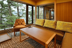 松の浦DXスイート「松籟」
室内面積　90㎡　/　露天風呂・テラス面積　17㎡
ツインベッド+和室8畳（トランドルベッド1台+布団）
※こちらのお部屋の棟にはエレベーターがございません。階段でのご移動となります。