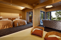 松の浦スイート「水天」
室内面積　80.0㎡　/　露天風呂・テラス面積　17.0㎡
ツインベッド+和室8畳（布団）
※こちらの棟にはエレベーターがございません。階段でのご移動となります。