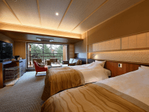 DXツイン「皐月」
ツインベッド
定員　1〜2名様
室内面積　39.0㎡　/　露天風呂・テラス面積 12.0㎡