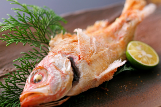 高級魚のどぐろの塩焼きをおふたりで１皿サービスいたします