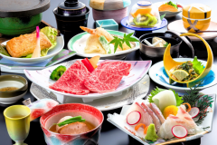 おまかせの会席料理になります。食前酒を除く、造り・主品・揚物・焚き合わせ等のメイン７品・全１１品程度の会席料理　※画像はイメージです。