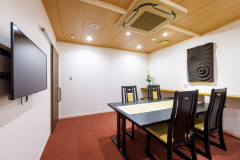 湯籠里 スイート客室併設のダイニングルーム(例) 湯籠里 スイート客室併設のダイニングルーム(例)