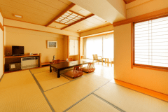 【禁煙】スーペリア和室＜13畳／バスなし・トイレ付＞定員6名