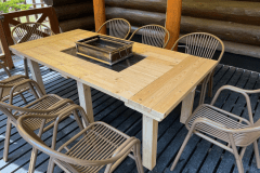 テラスではタープの下でBBQが楽しめます(BBQコンロは付属してません、要有料レンタル)