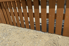 フェンスの下からくぐり抜けてしまう心配もありません