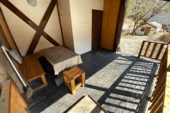 コテージ_B type(2F建て、丸太と白カベのコントラスト)