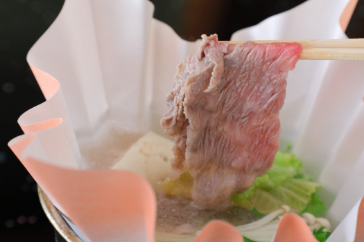 さっと出汁にくぐらせて牛肉の甘みを楽しめるしゃぶしゃぶで