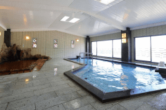 手足を伸ばしてゆったり湯浴みをお楽しみください