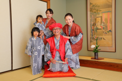 ご家族みんなで還暦のお祝い ご家族みんなで還暦のお祝い