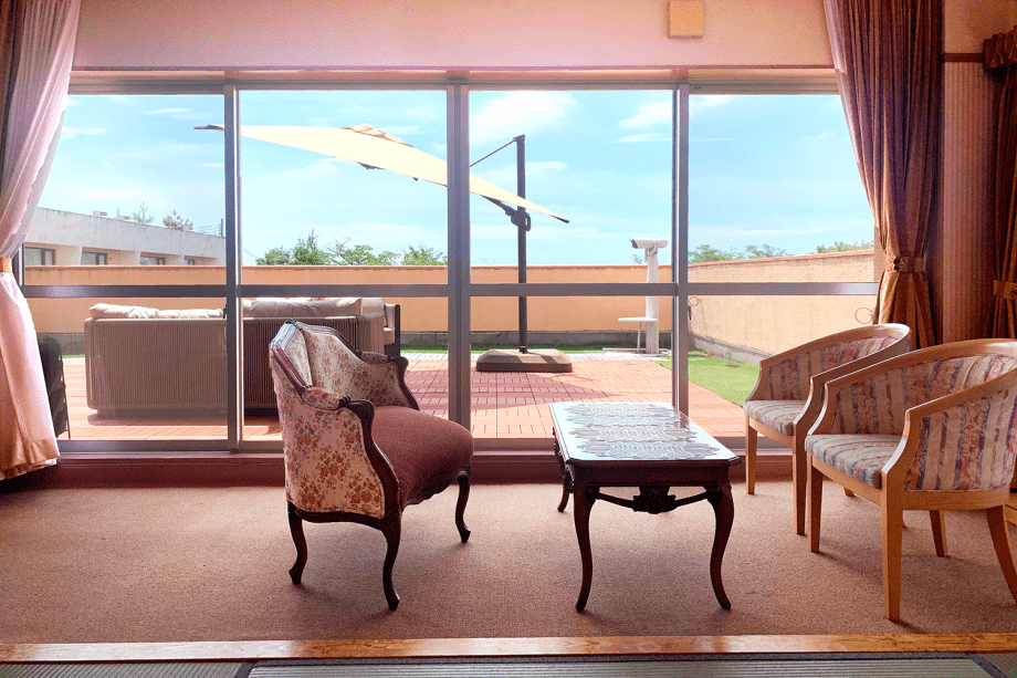 【ホテル万葉岬HPオリジナル】「1日一室限定」海が見えるウッドデッキテラスで休暇を満喫！◆特別室満喫プラン◆