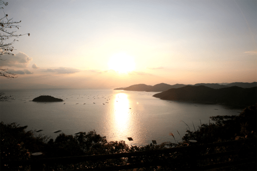 まばゆい冬の夕日