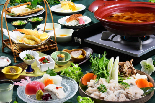 「旬の鱧」をたっぷり味わうならこれ！鱧の旨味と淡路産玉ねぎの甘みを楽しむ、万葉会席「鱧鍋コース」（写真は2人前です）