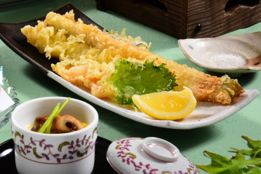 穴子の茶碗蒸しに天婦羅はふんわり柔らか豪快な穴子の一本揚げ。