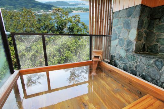 《女湯》展望－檜風呂旅の疲れをゆっくりと癒して頂けます。旅のふれあいを・・・