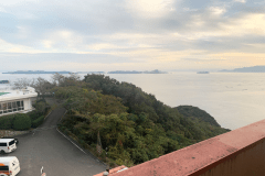 ウッドデッキテラスでは瀬戸内から昇る朝日がご覧いただけます。